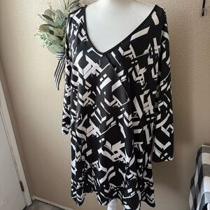 Woman’s Plus Size Black & White Geometric Print Top Blouse 3X